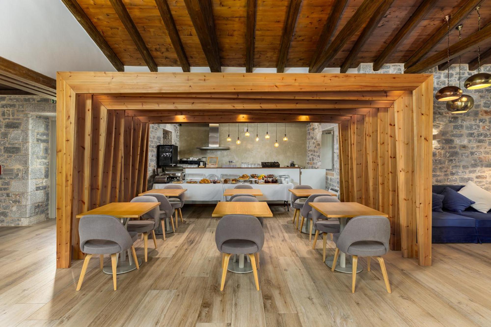 Trapela Luxury Hotel Liménion