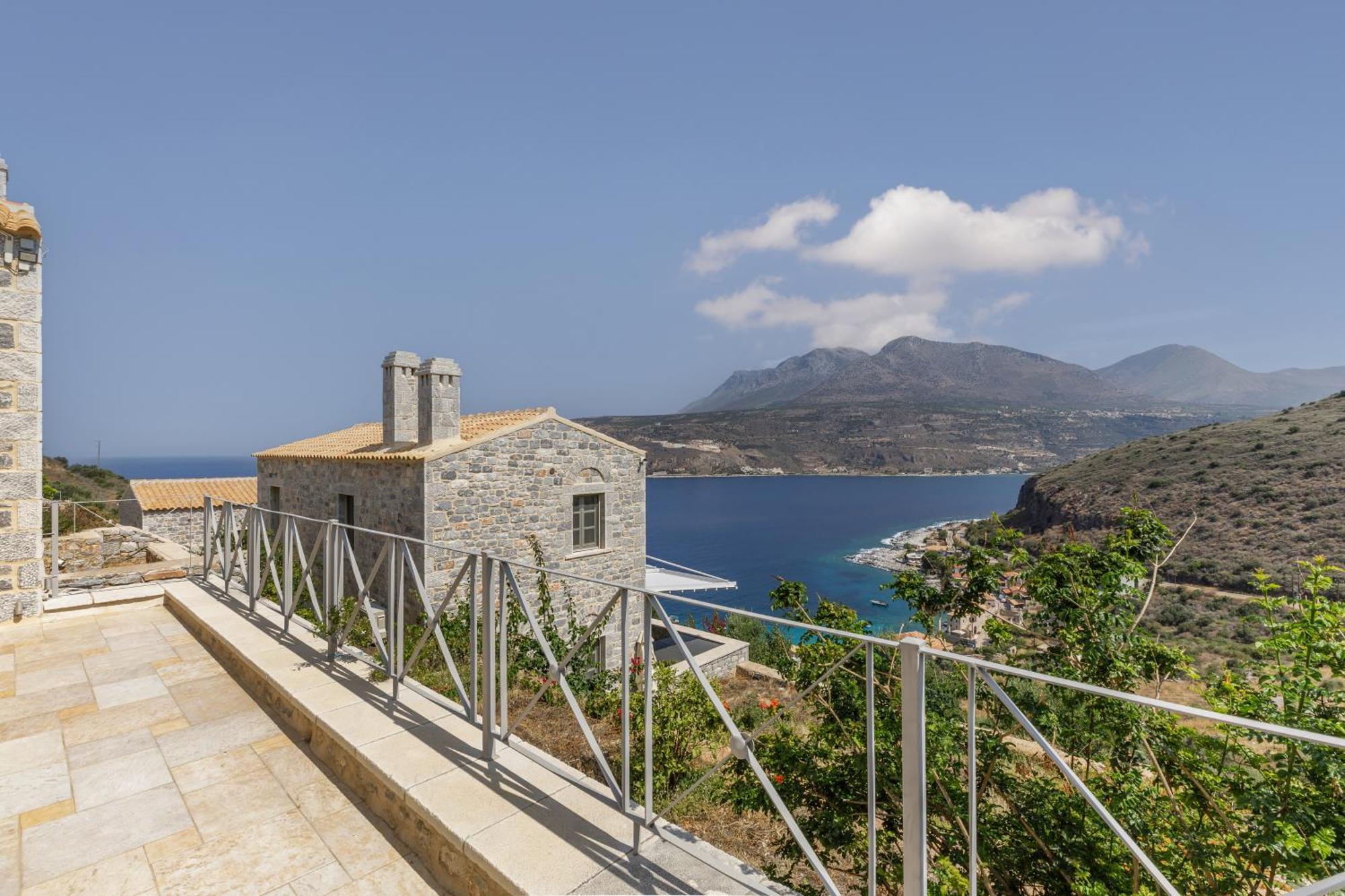 Trapela Luxury Hotel 4*