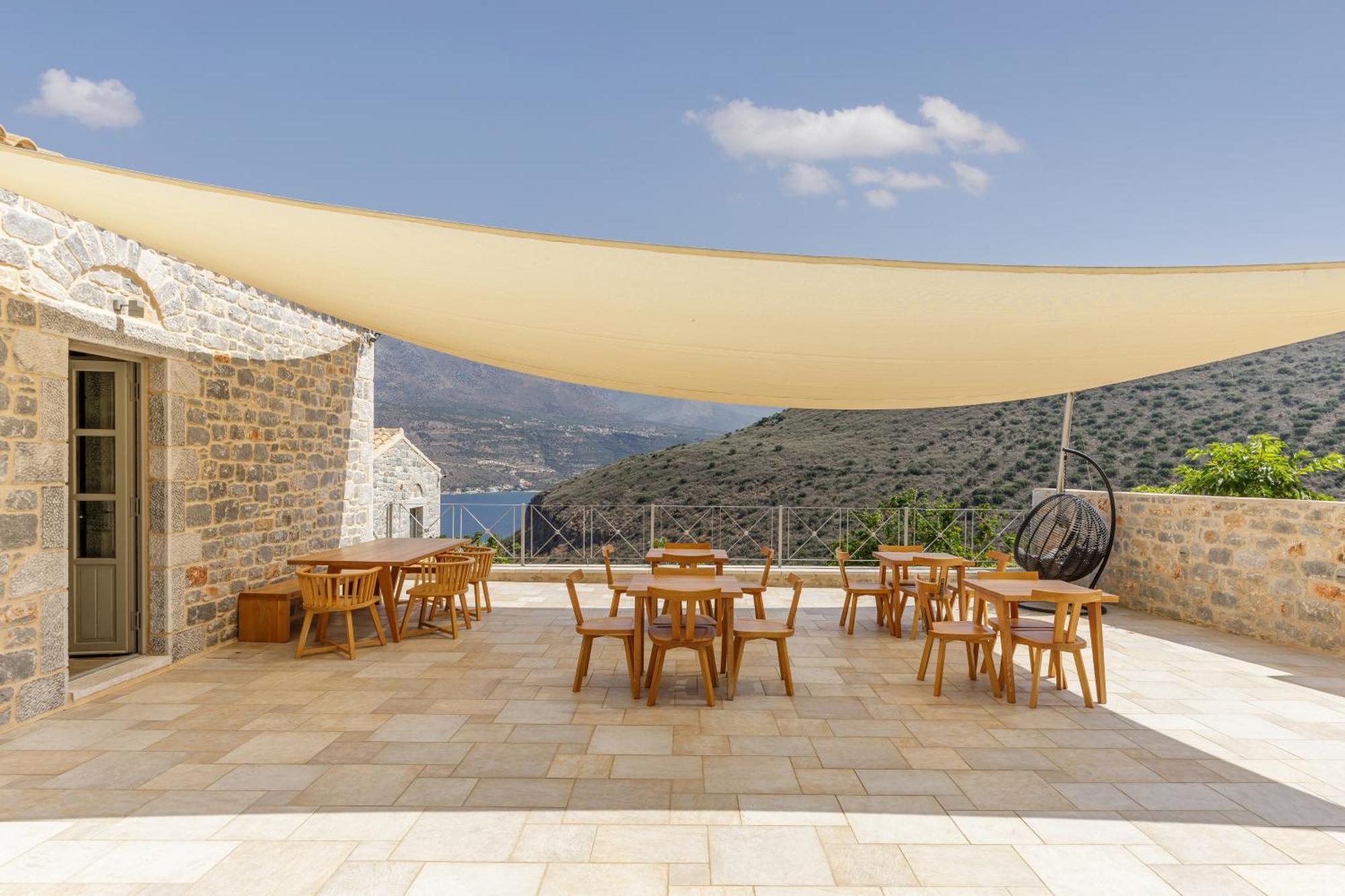Trapela Luxury Hotel Liménion