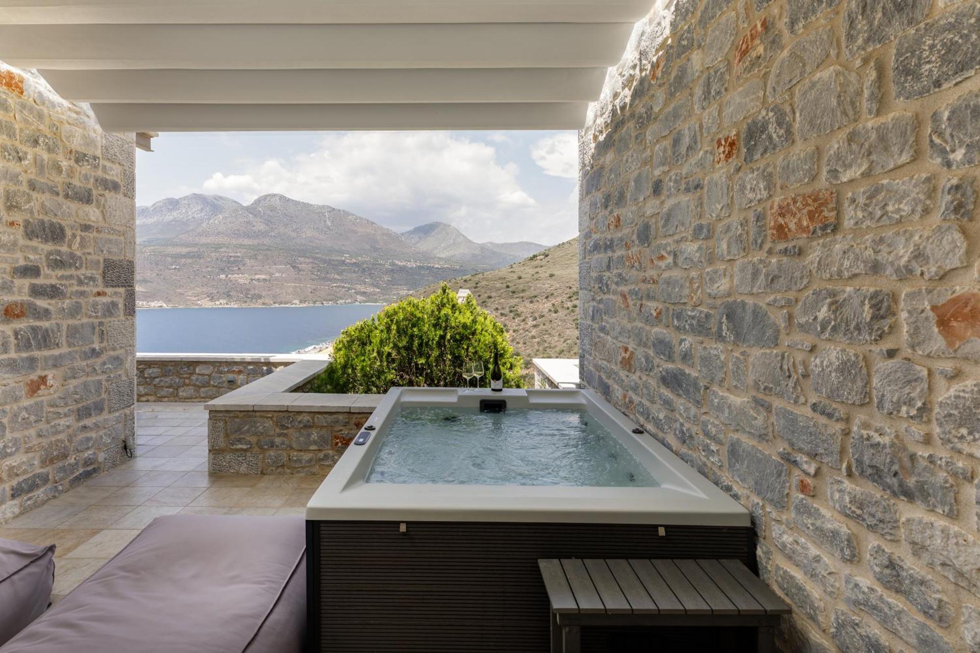 Trapela Luxury Hotel