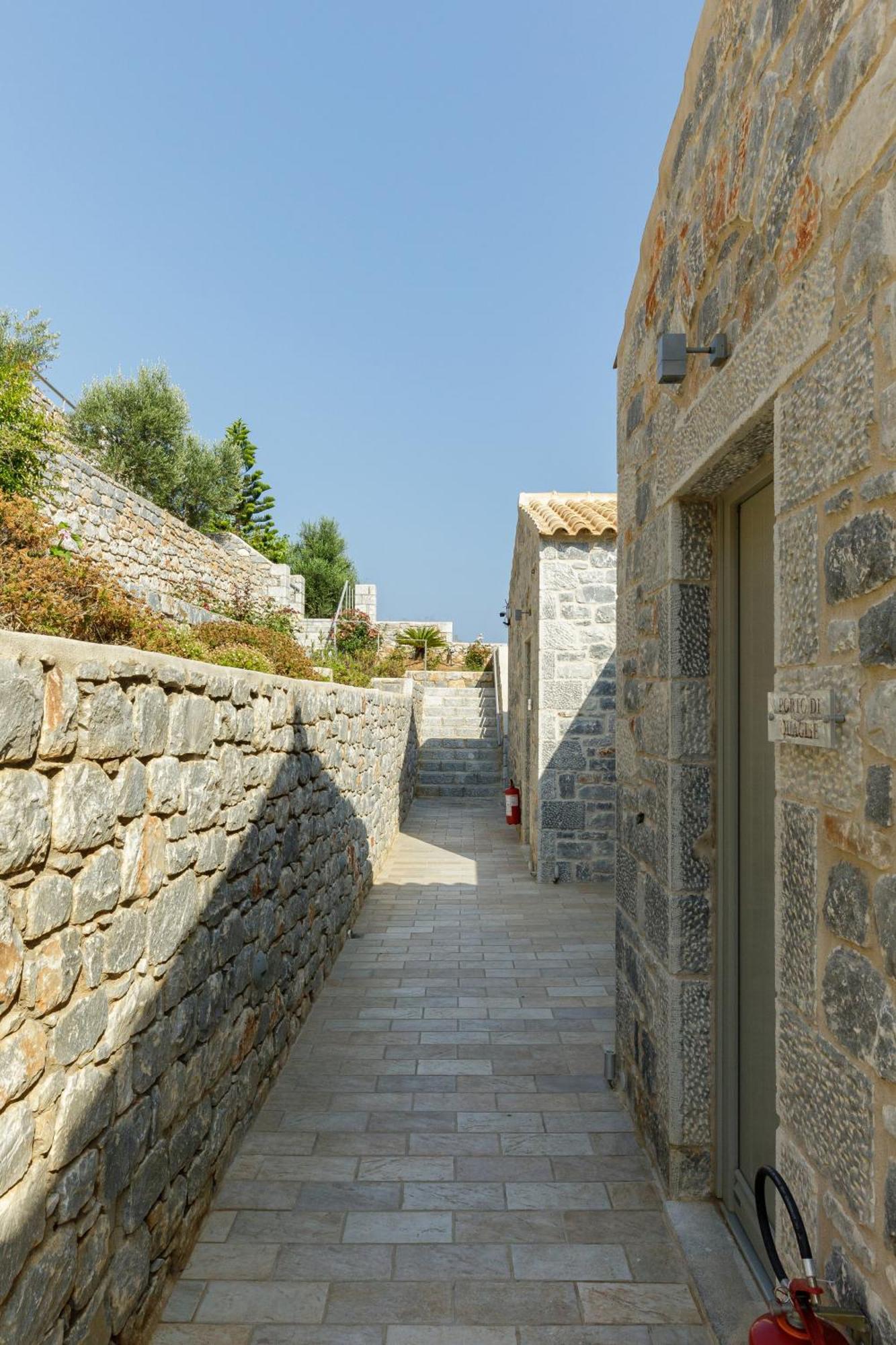 Trapela Luxury Hotel Liménion